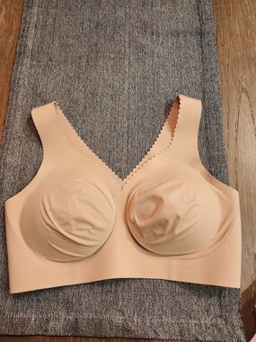 Evelyn and Bobbie "Evelyn" Seamless Nude Wireless Comfort Bra -Medium